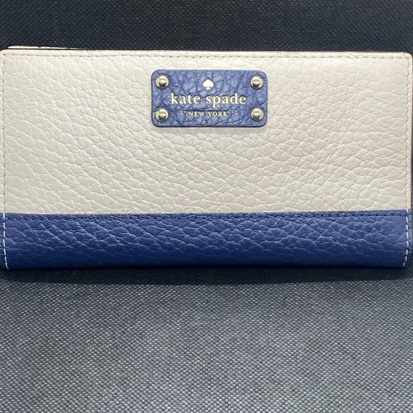 ♠️KATE SPADE♠️Stacy Bay Street Bifold Cream/Navy Wallet/NWT - Picture 1 of 6